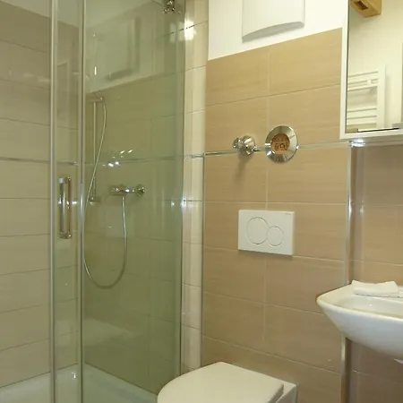 Wohnen Auf Zeit In شقة